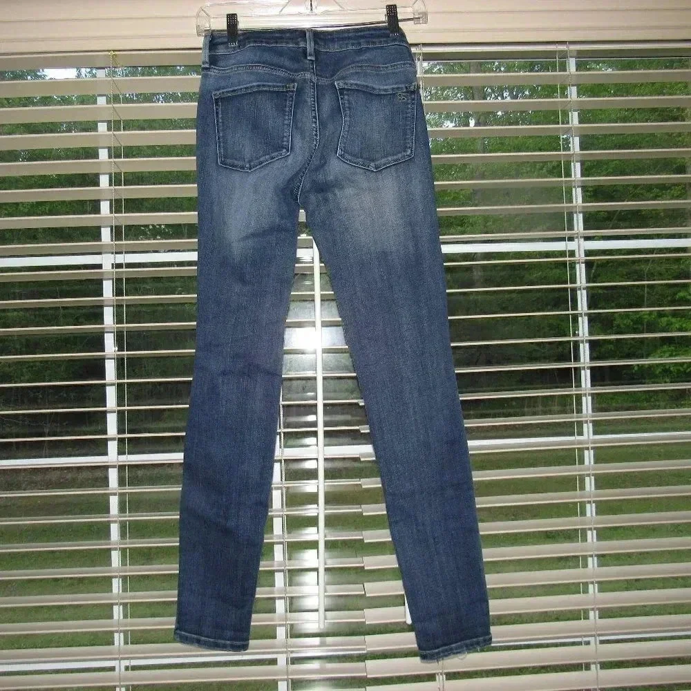 JESSICA SIMPSON Kiss Me Super Skinny Jeans Size 28